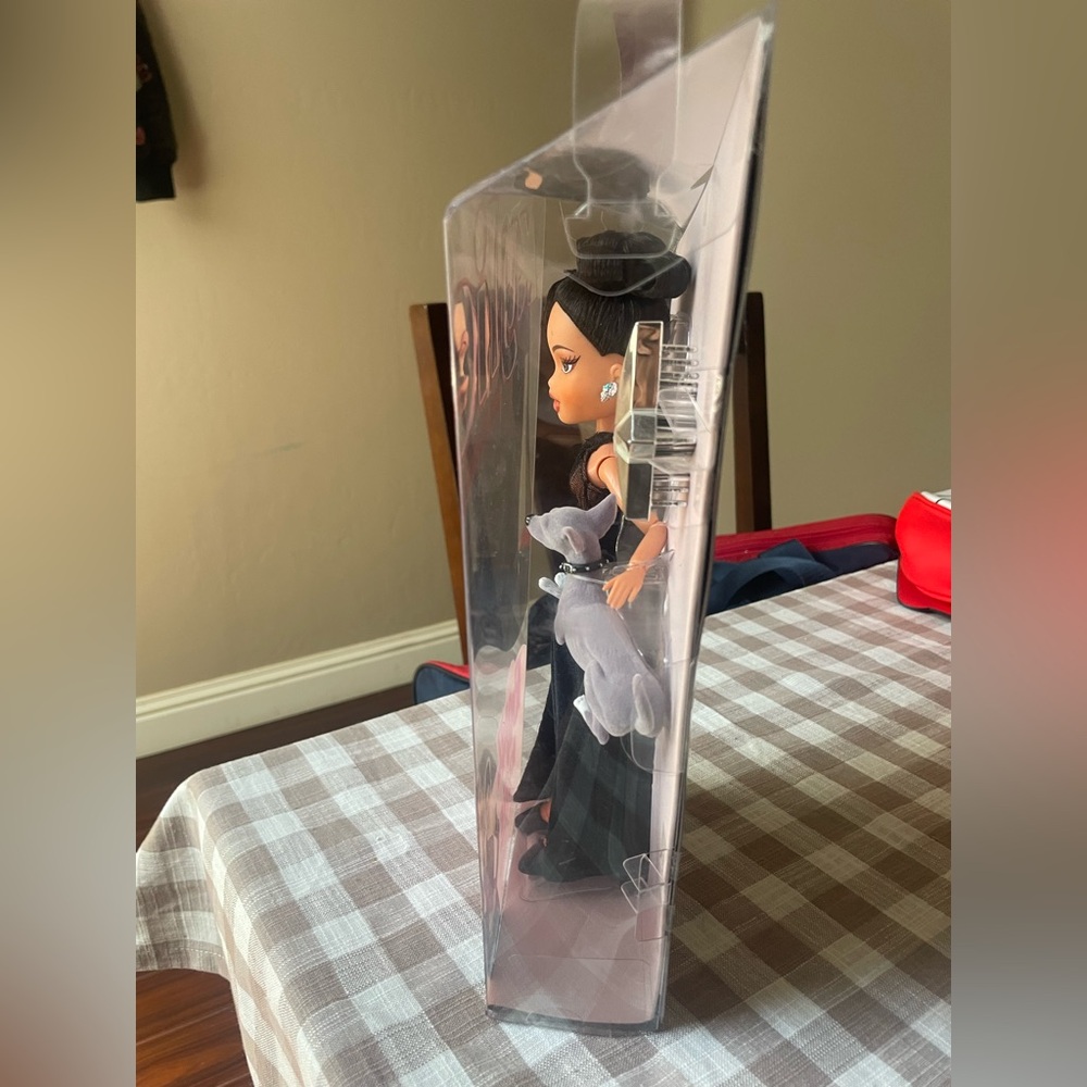 Bratz Kylie Doll with Stylish Outfit and Pet - Picture 3 of 4